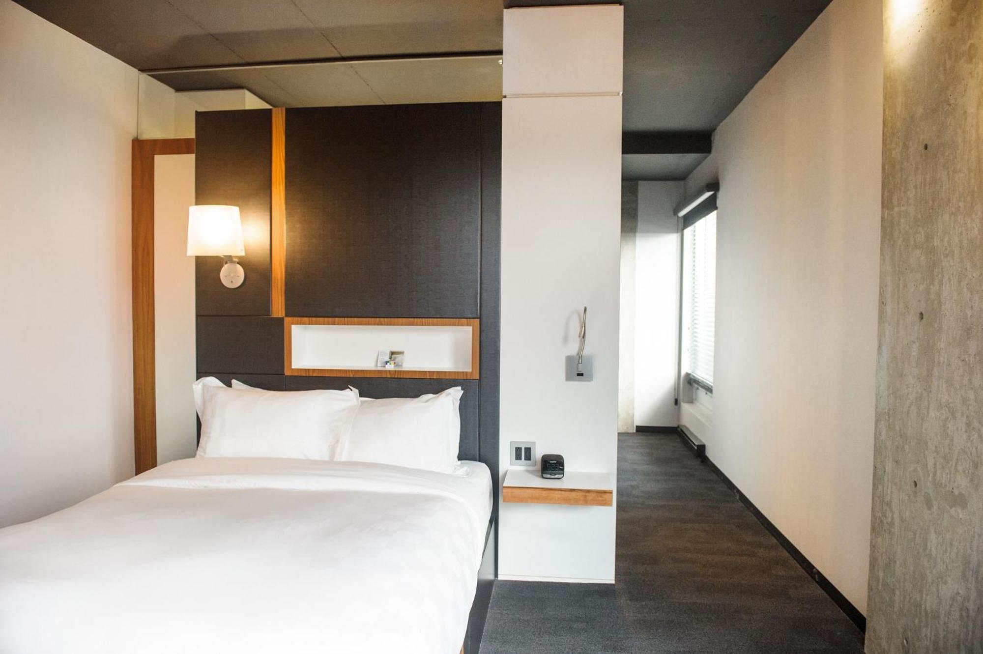 Hotel Alt Quartier Dix30 Brossard Exteriör bild
