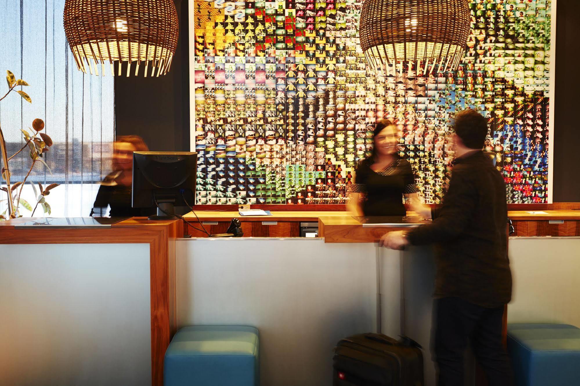 Hotel Alt Quartier Dix30 Brossard Exteriör bild