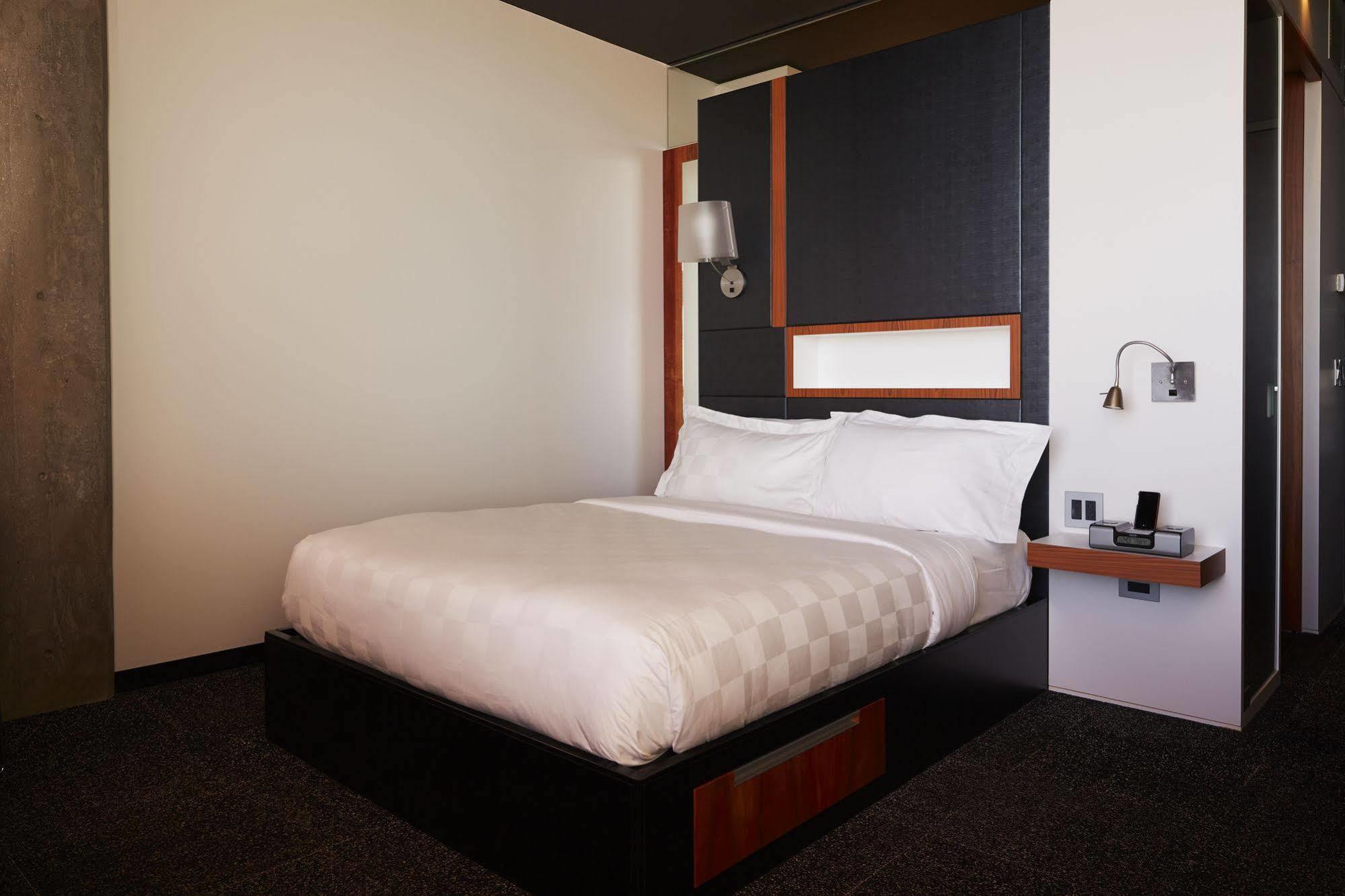 Hotel Alt Quartier Dix30 Brossard Exteriör bild